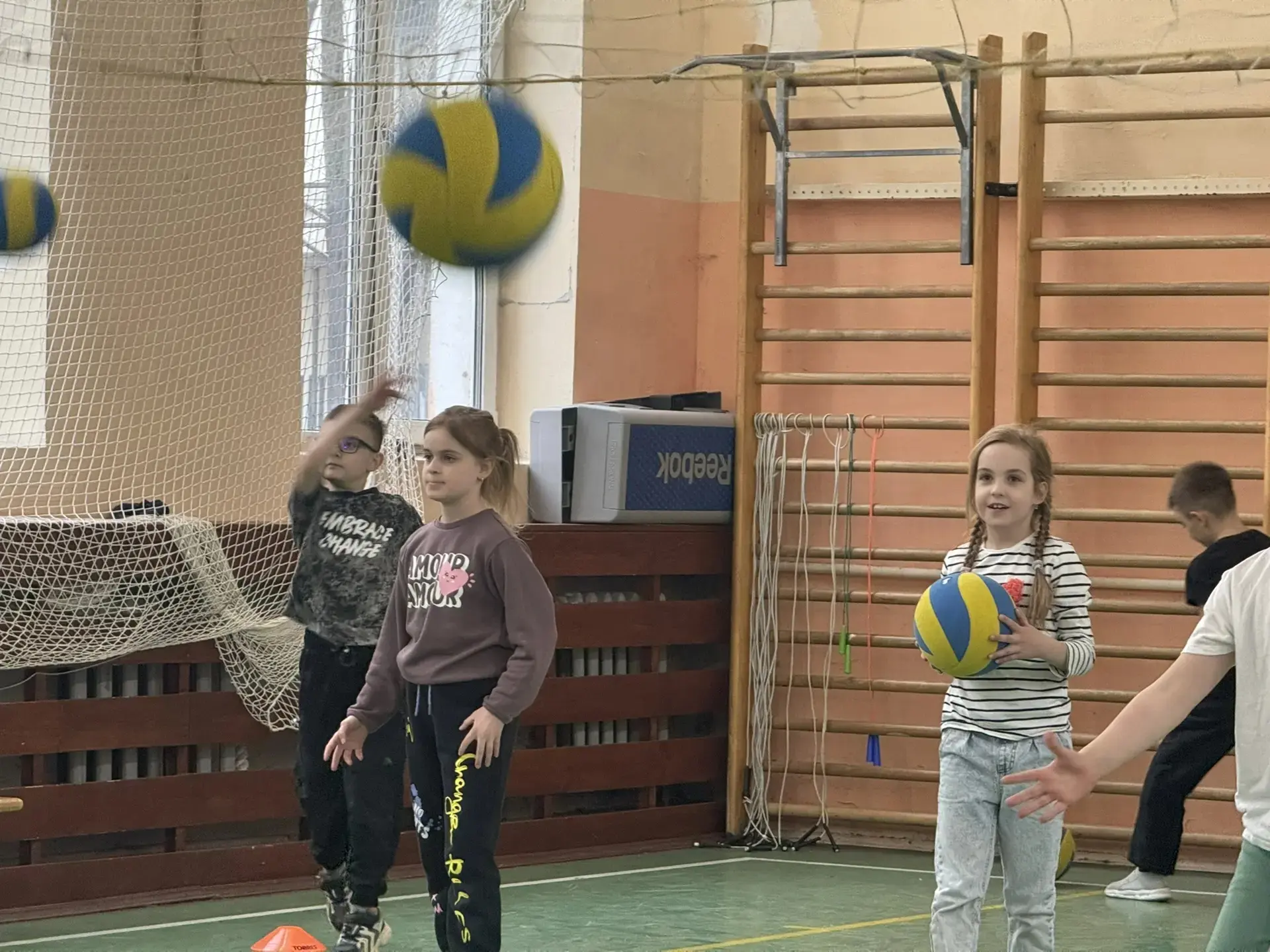 Вместе, выше, сильнее🌟  💪☀️ В нашей школе ребята из кружка «Вместе, выше, сильнее» проводят летние к