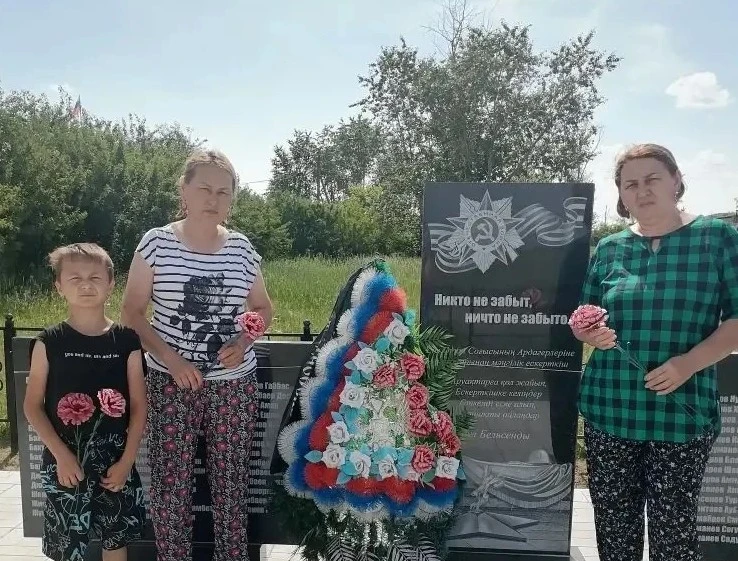 22 июня в День памяти и скорби #социальныеработники  совместно с учащимися Бельсенды - Казахской шко