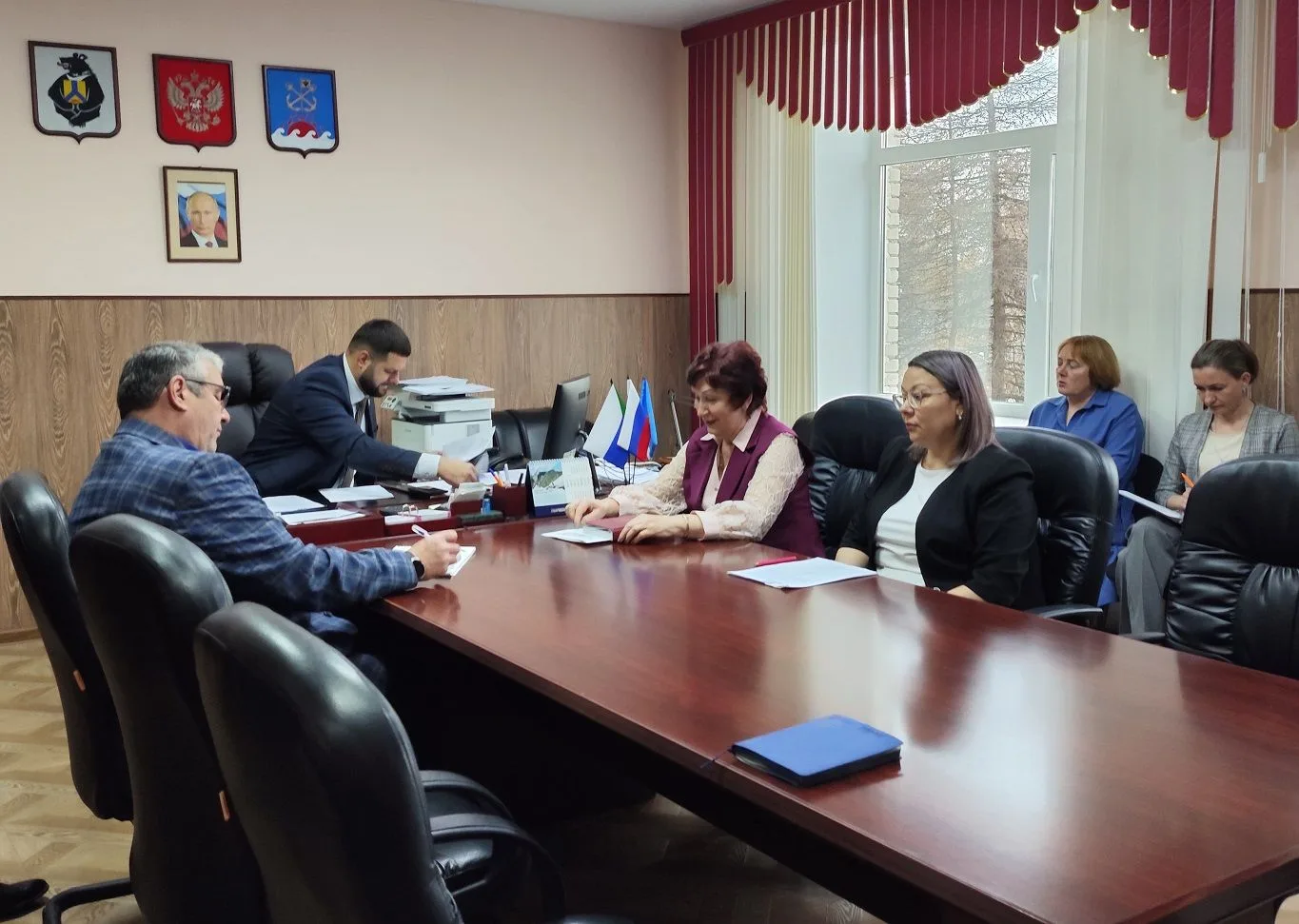 Провел сегодня совещание с руководителями структурных подразделений администрации округ...