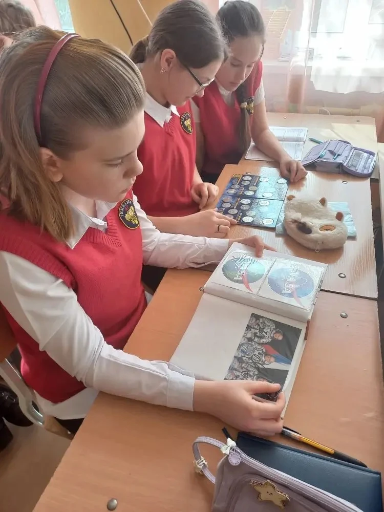 🚀 ЭТО БЫЛО НЕВЕРОЯТНО! 🚀🌟  Сегодня, 13 апреля, на «Разговор о важном» к ученикам 6 А класса пришёл н