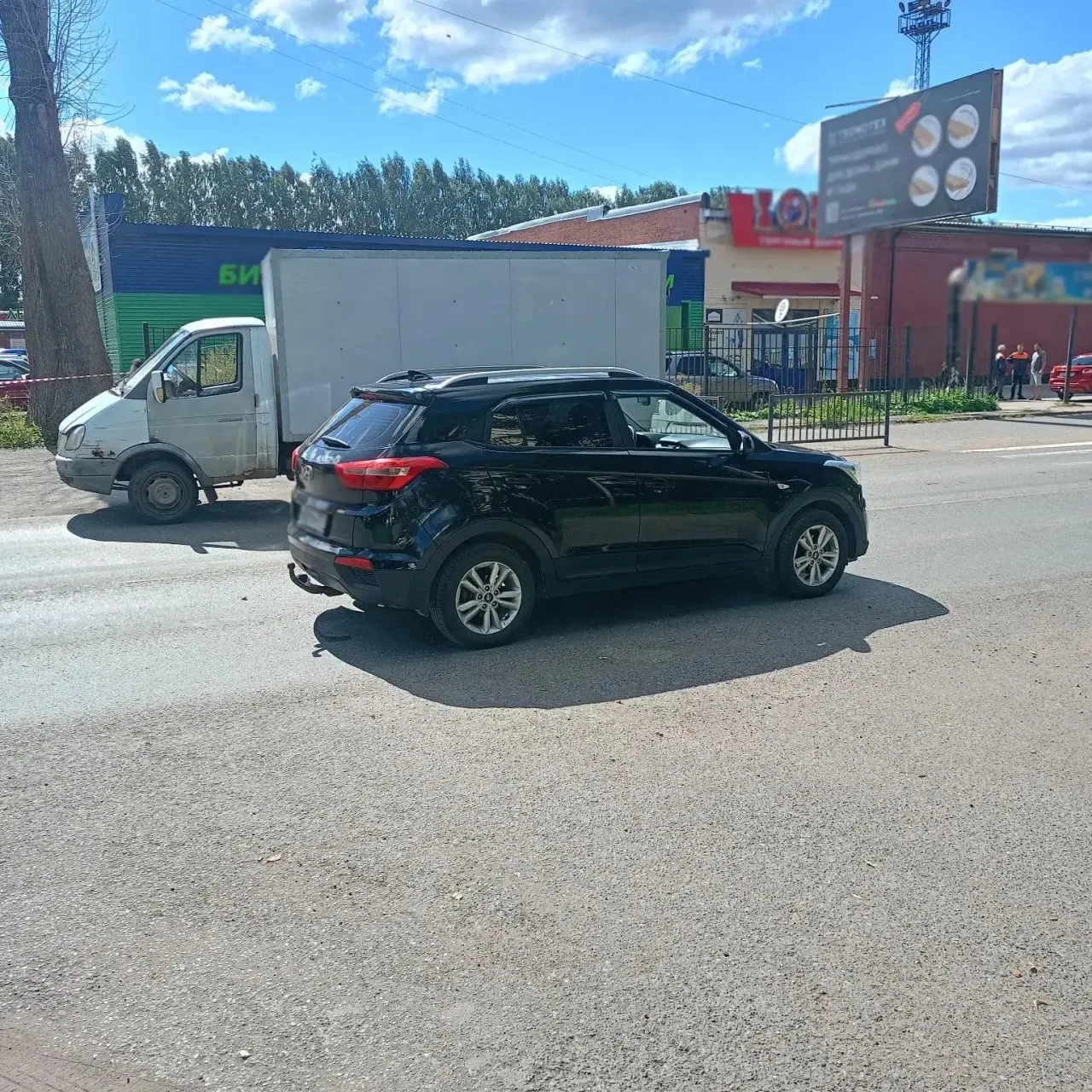 В г. Глазове госпитализирован пешеход, дважды попавший под колеса автомобилей