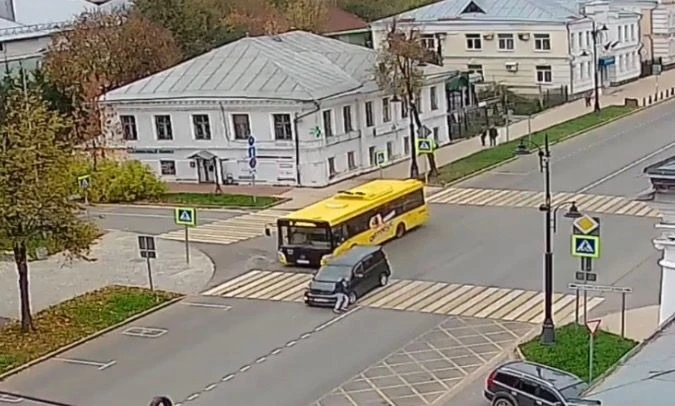 🚗 В Угличе водитель иномарки сбил 11-летнего мальчика на пешеходном переходе и уехал с...