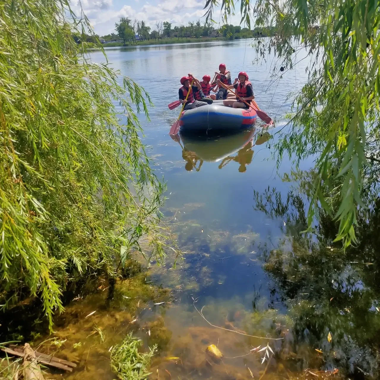 Сегодня мы с детьми отправились в НАСТОЯЩЕЕ ПРИКЛЮЧЕНИЕ! 🌊🚣‍♂️

Никаких гаджетов, никаких «скучно»