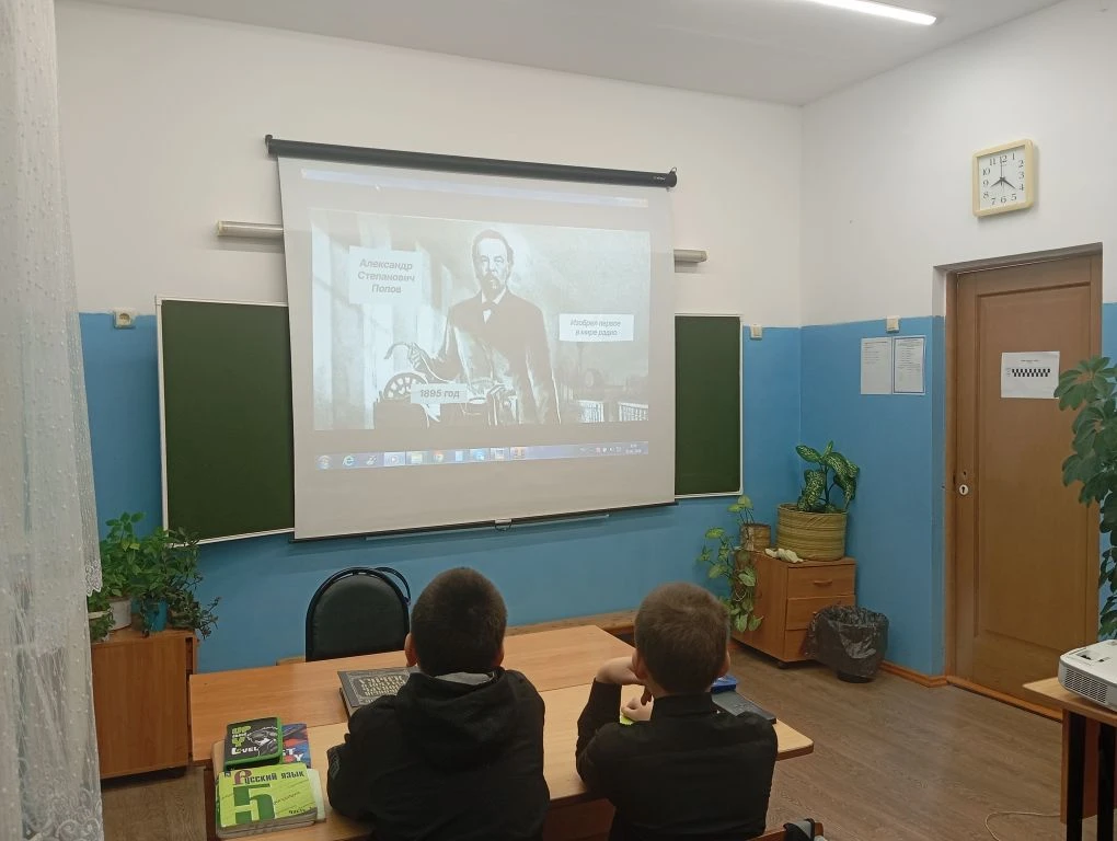 🇷🇺🇷🇺🇷🇺Сегодня в нашей школе прошли "Разговоры о важном"
На тему " Есть ли у знания границы?"
Г