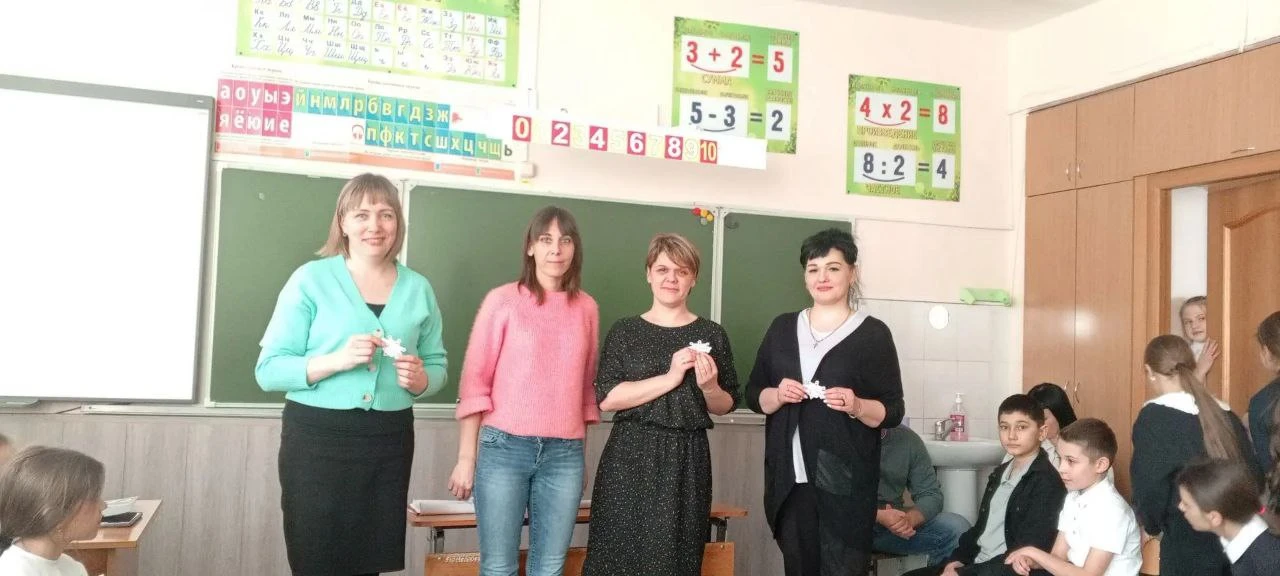 «Моя мама лучше всех»: как в 4В классе прошло собрание со слезами радости  11 марта в 4В классе (отр