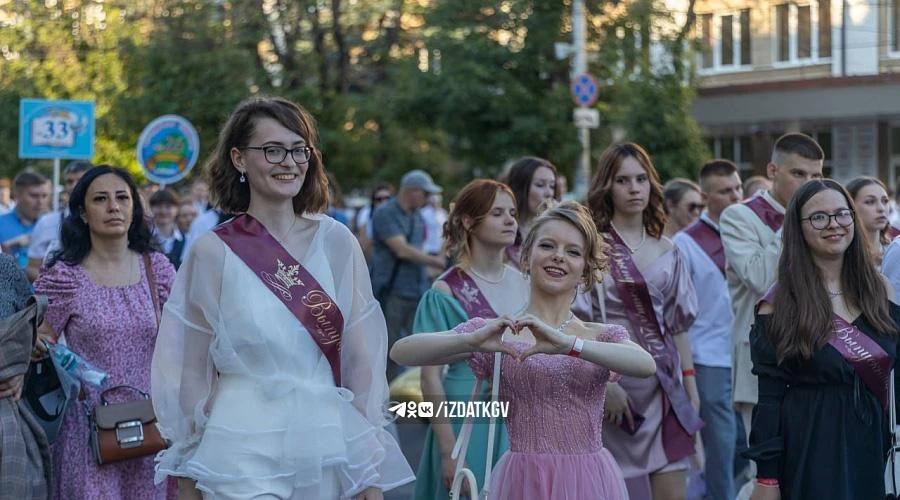 🔔 Сегодня в школах Калужской области прозвенит Последний звонок  В нашем регионе в этом году 4464 од