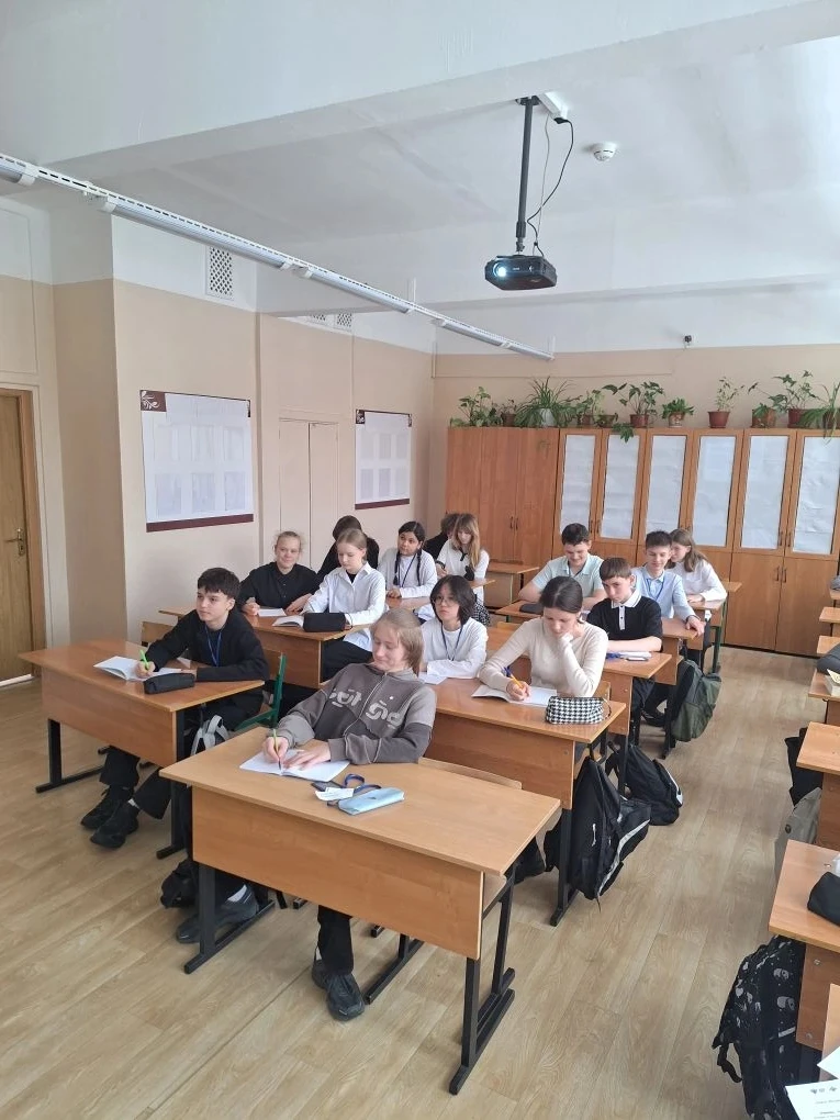 💻  2 марта в школе прошли классные часы на тему «Цифровой щит. Основные правила безопасности в сети 