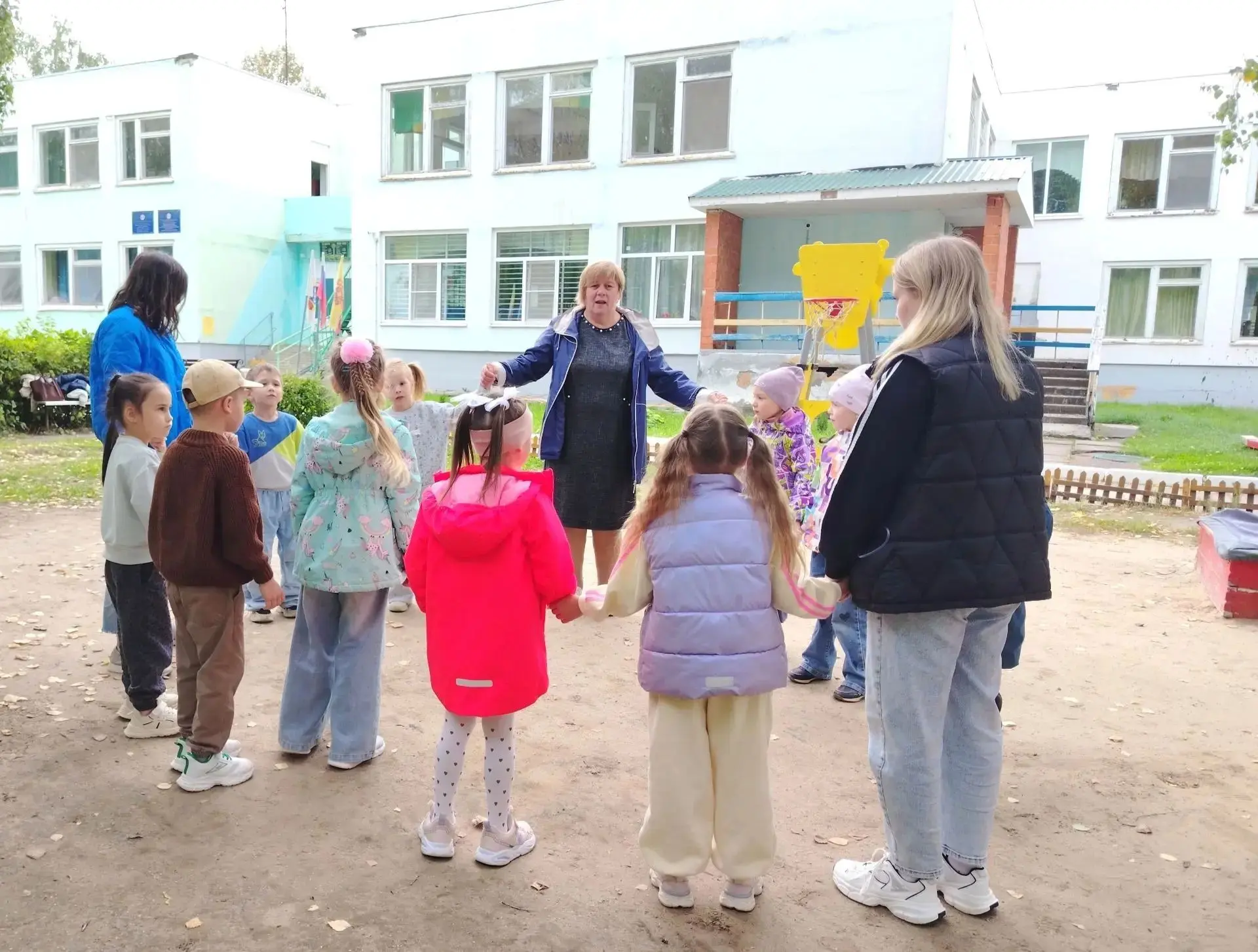 🧸🪁🚂 В подготовительной к школе группе № 12 «Капельки» состоялся День весёлых игр, пр...