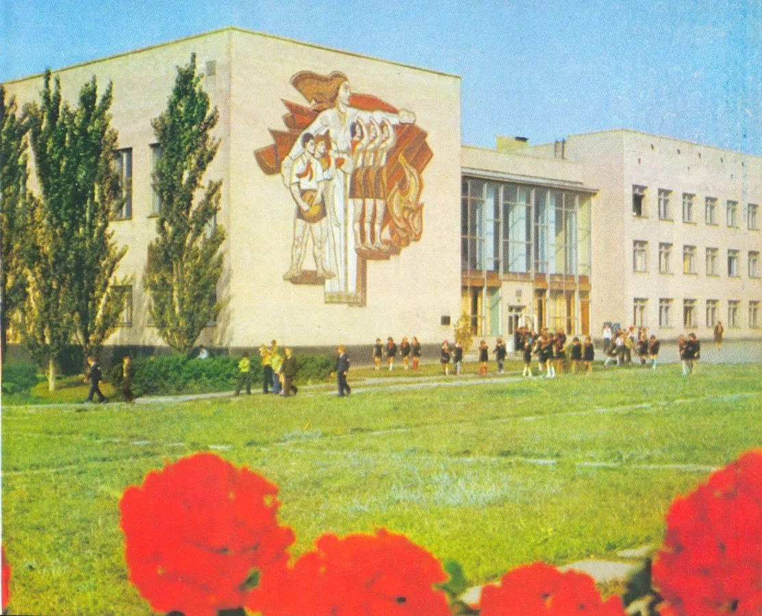 Дом пионеров в солнечный день, 80-е