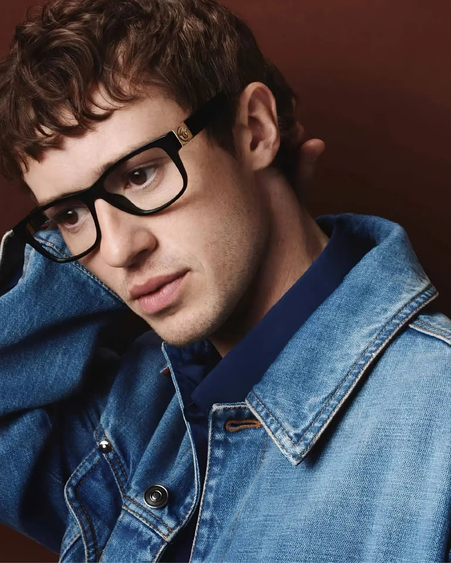 Джозеф Куинн стал лицом новой кампании очков Versace осень-зима 2026 😇