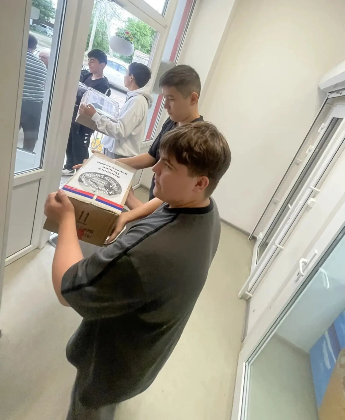 ⭐ Сегодня по инициативе советника директора по воспитанию Елены Захаровой, активисты Дв...