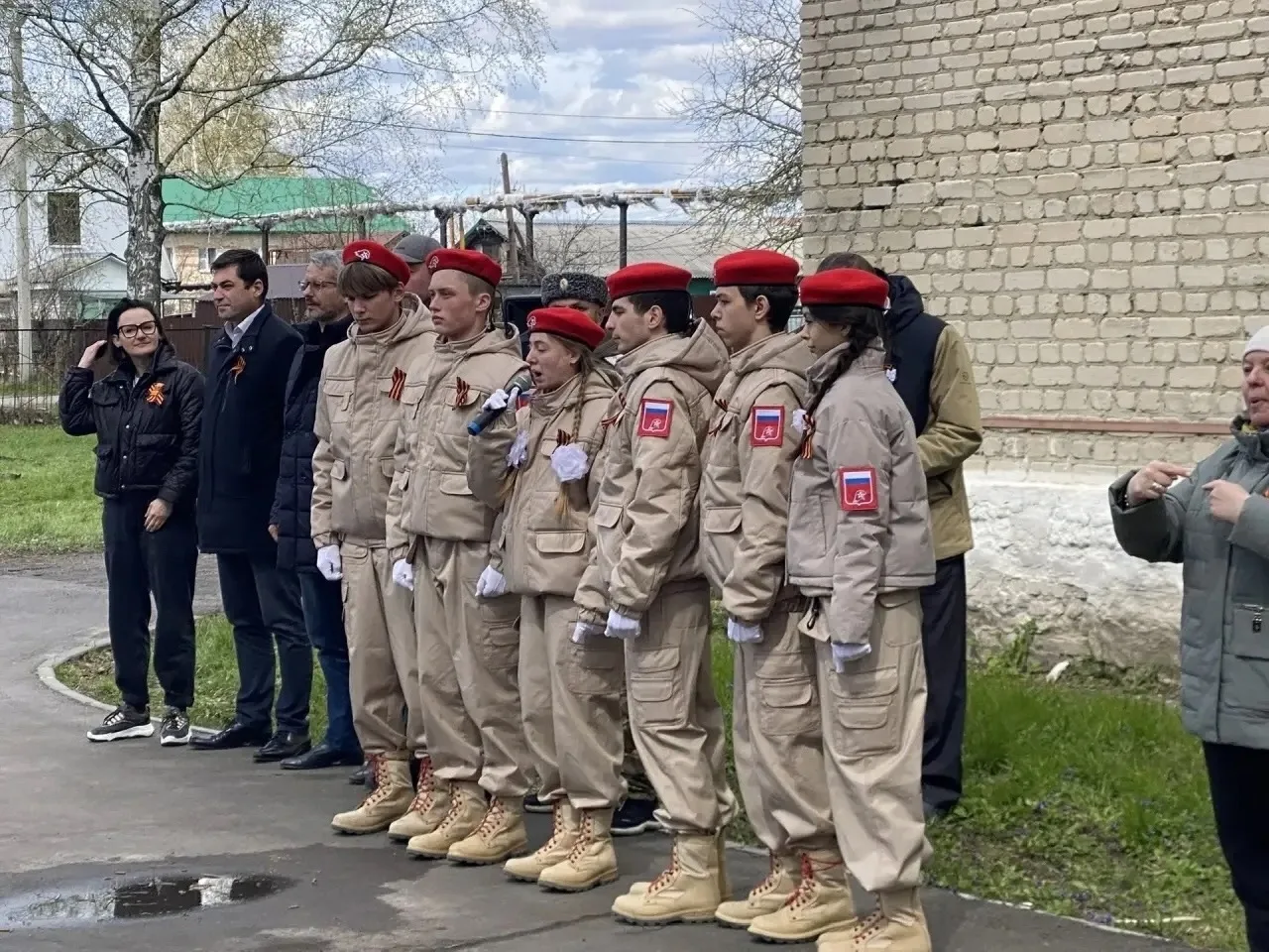 Юнармейцы МБОУ "Комсомольская  СОШ" приняли участие в посадке деревьев в честь годовщины победы в Ве