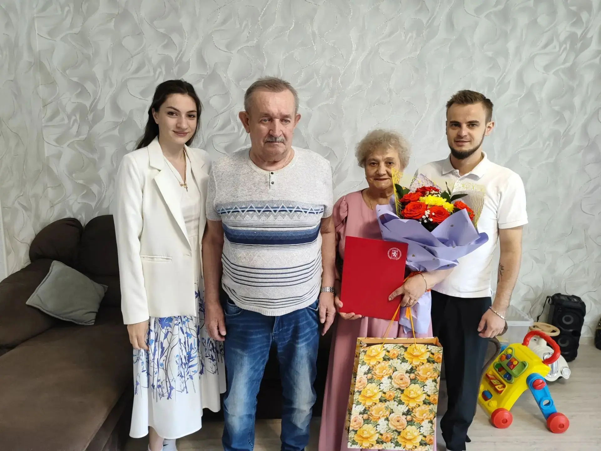 В Ржевском муниципальном округе есть добрая и светлая традиция — чествовать юбиляров супружеской жиз