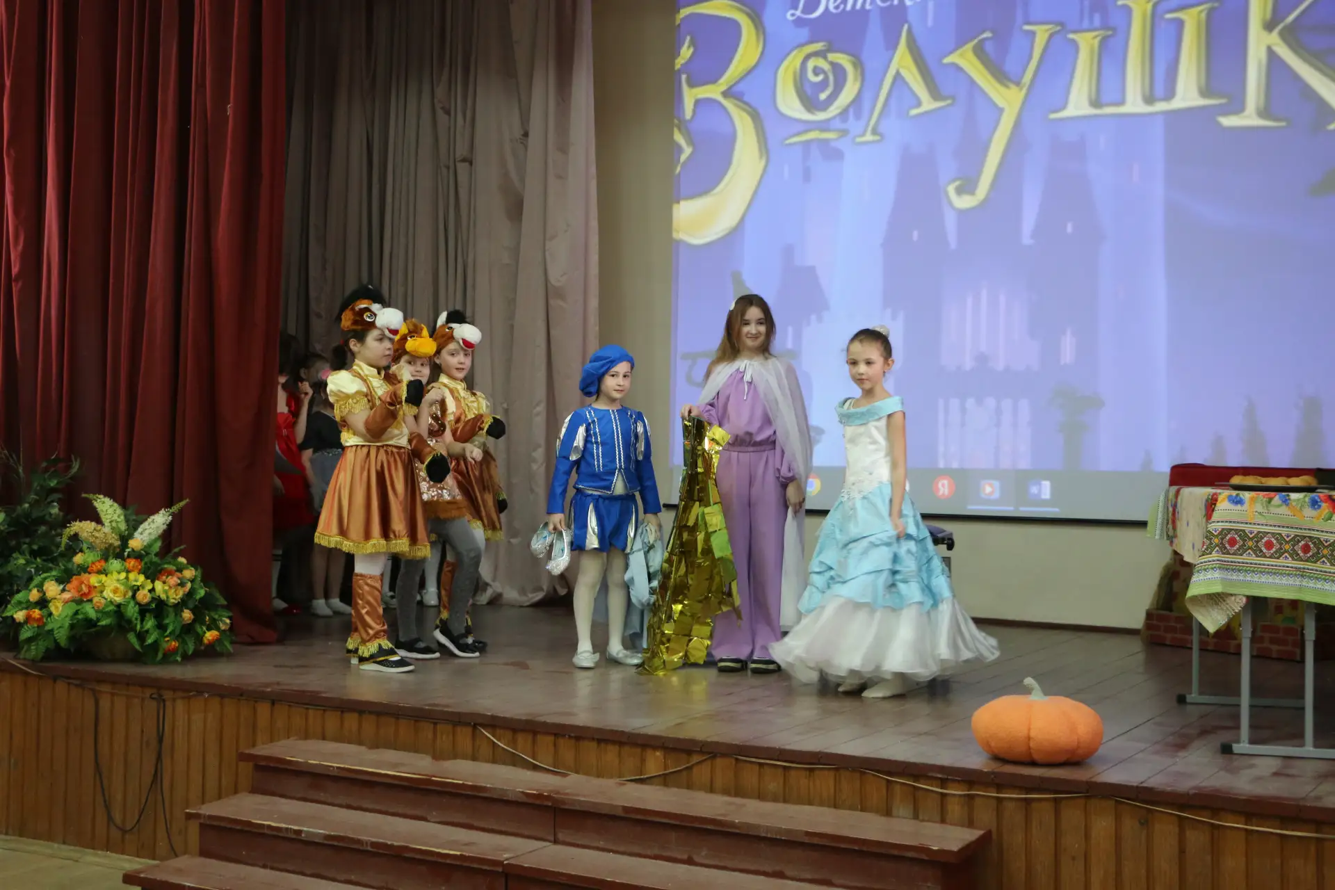 Театр, который развивает детей 🎭  В нашей школе состоялся показ спектакля театральной студии «Импров