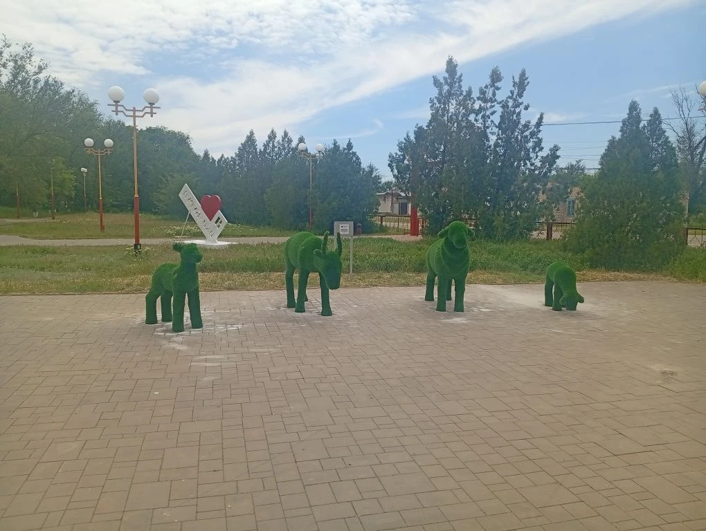 Вот такие красавцы появились и у нас в поселке благодаря Каспийскому Трубопроводному Консорциуму (КТ