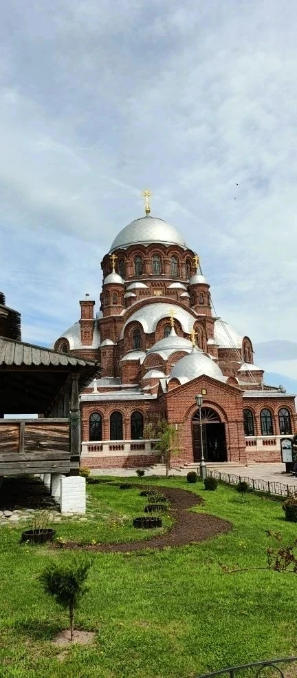 🏰 Путешествие в прошлое: наши ученики покорили остров-град Свияжск! ☀️  12 мая ученики 7А, 8В и 10Б 
