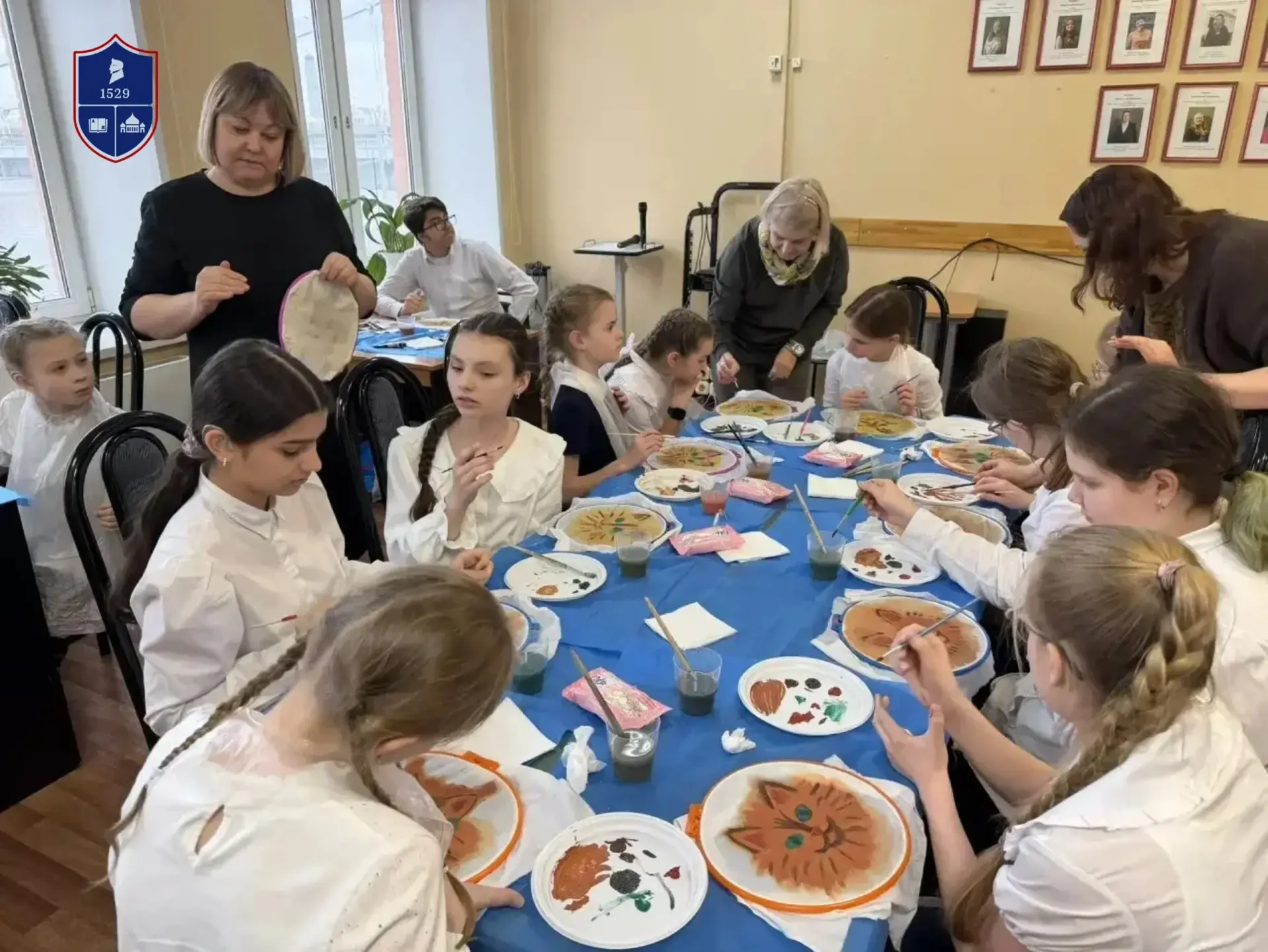 Искусство объединяет 🎨  16 апреля к нам в гости приехали представители Государственного университета