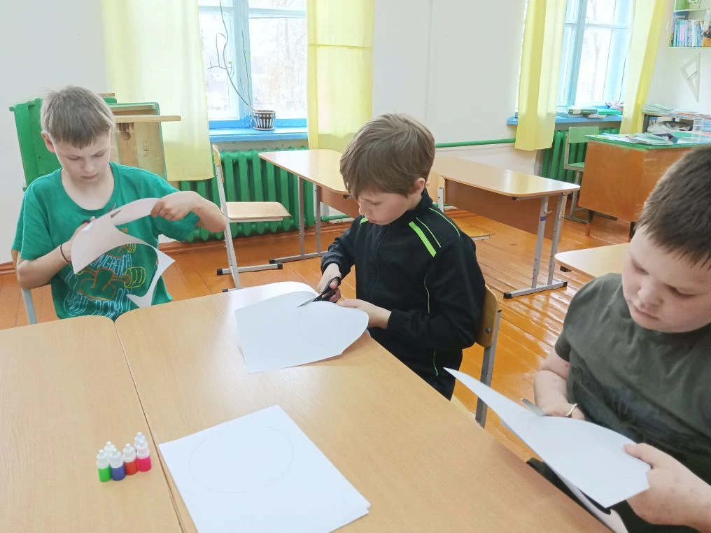 🖼️ Для ребят из кружка "Волшебная бумага" прошло  увлекательное занятие! 🎨

Мы познакомились с тех