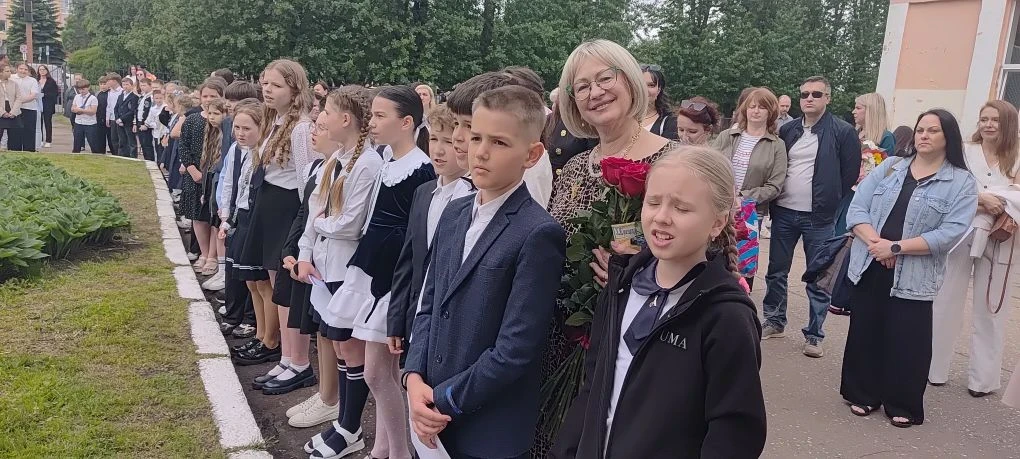 ✨ Прощай, начальная школа! ✨  В гимназии «Новоскул» прозвучал для наших ребят последний звонок начал