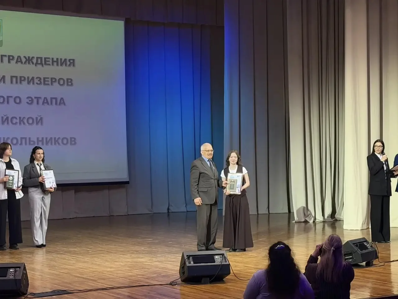 В Россоши наградили лучших: в Молодёжном центре прошёл финал форума «Одаренные дети-2026»  28 апреля