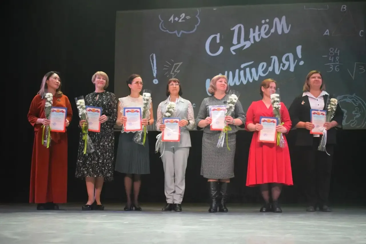 🎉 В Тынде поздравили с профессиональным праздником учителей и воспитателей