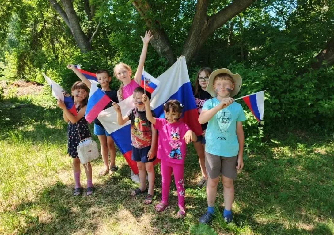 С Днём России поздравляет с.Озерки 🙂🇷🇺