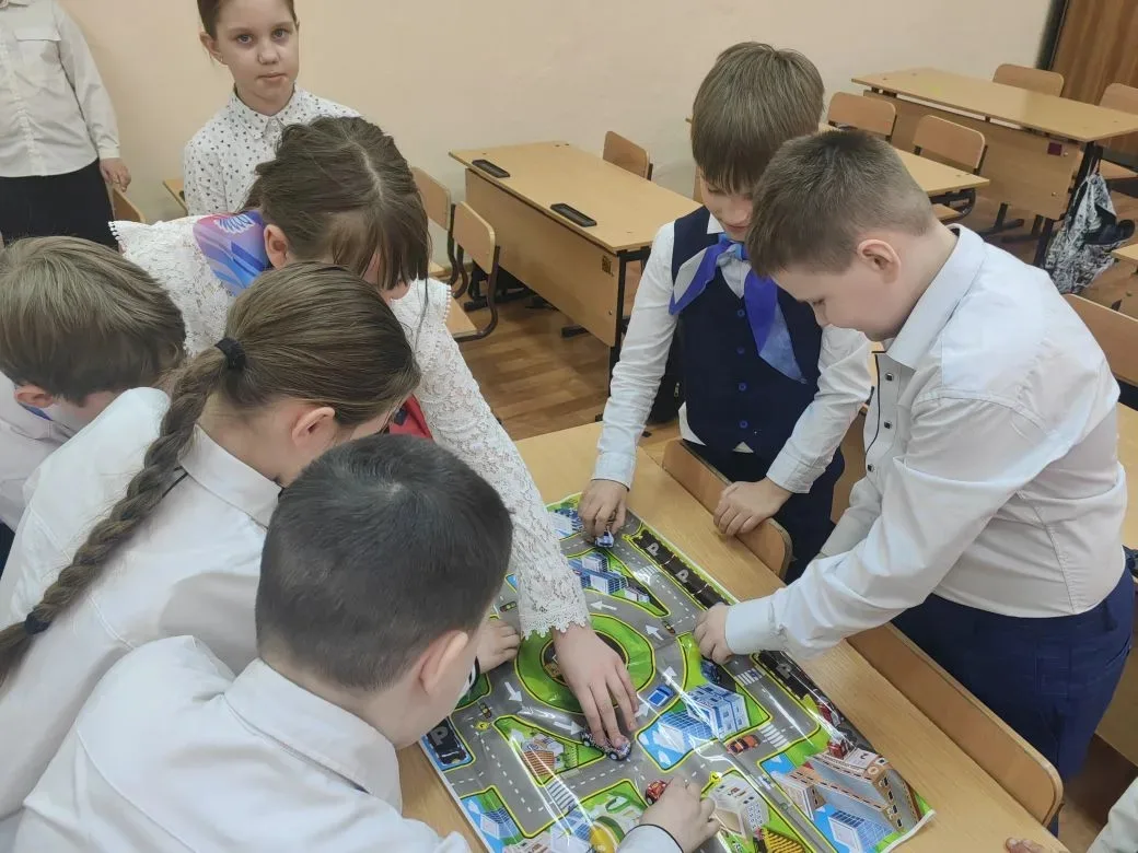 🚦В рамках мероприятий "Каникулы" обучающиеся начальной школы стали участниками квеста «Безопасный ма