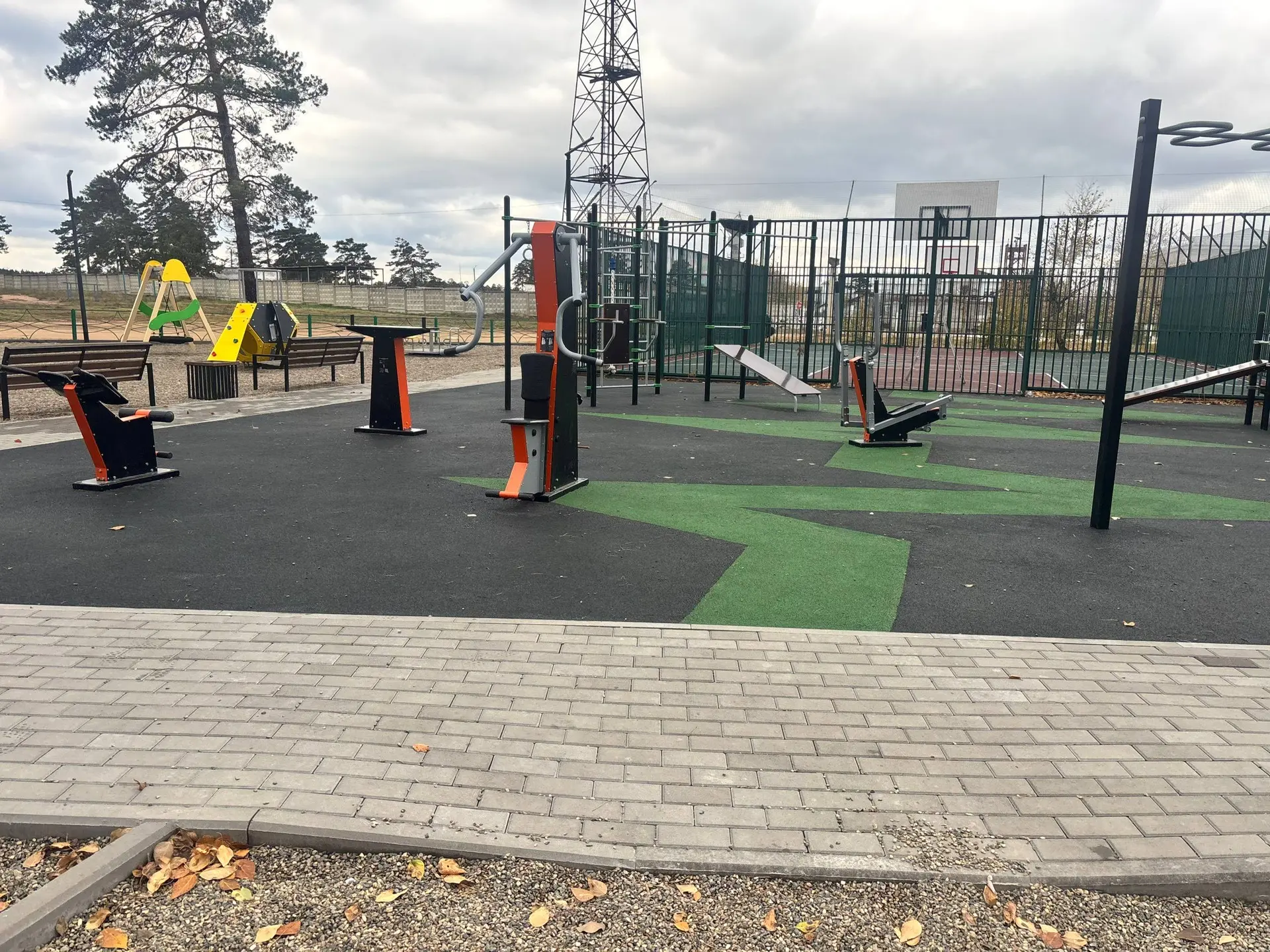 🛠 В 2026 году продолжим благоустраивать дворовые территории  🏀На примере двух дворов, которые обустр