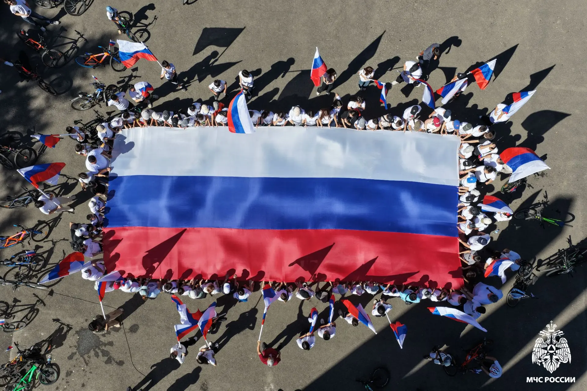 🇷🇺 Под триколором — вместе!