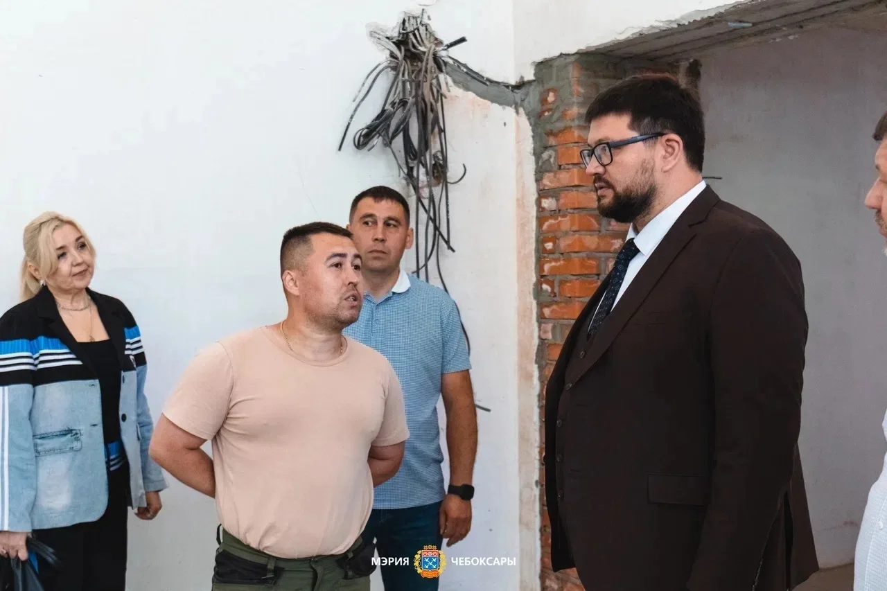 Глава города Чебоксары Станислав Трофимов проверил ход капитального ремонта Гимназии №1

Гимназия №1