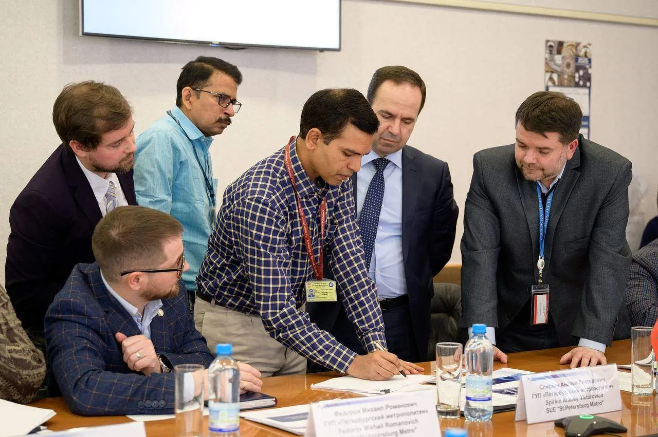 🤝 Главный инженер Петербургского метрополитена Андрей Спиркин и руководители нескольких служб нашего