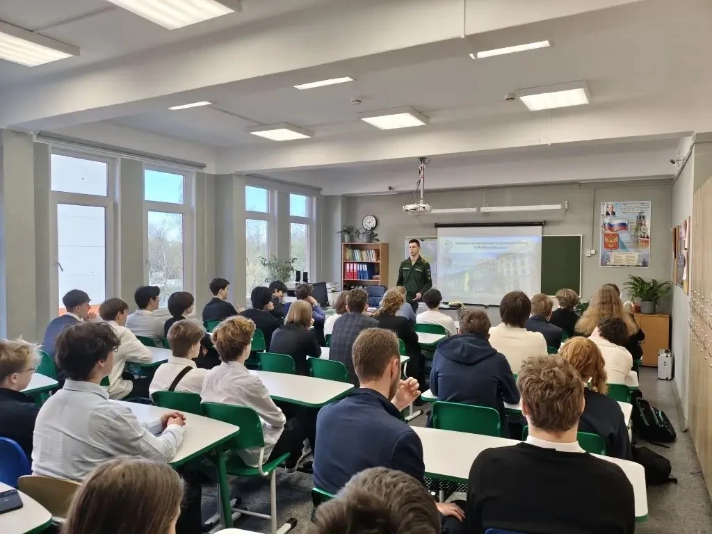 🚀 Встреча с будущими защитниками космоса!  Сегодня в рамках «Клуба интересных встреч» к нам в гости 