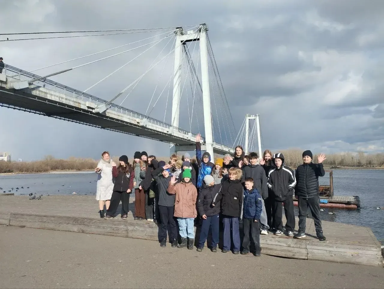 Сегодня, 24 марта, учащиеся 6*В" Класса совместно с классным руководителем Аливановой Анной Сергеевн