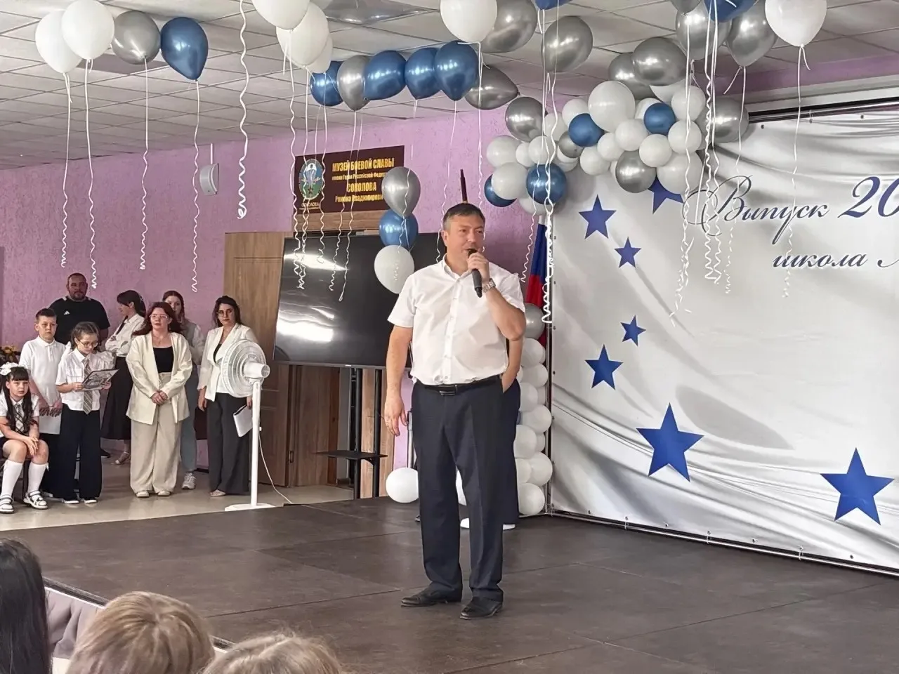 Начальная школа, прощай! 

Сегодня в нашей школе прошёл трогательный и яркий выпускной из начальной 
