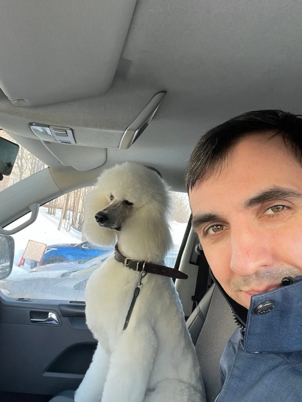 Милота дня 🥰 Спортсмены сборной России по санному спорту (дисциплина натурбан) в окружении своих дом