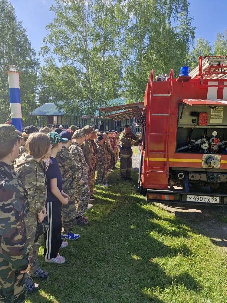 МЧС в лагере «Маяк"

8 июня отряд МЧС России Новолялинского муниципального округа посетил загородный