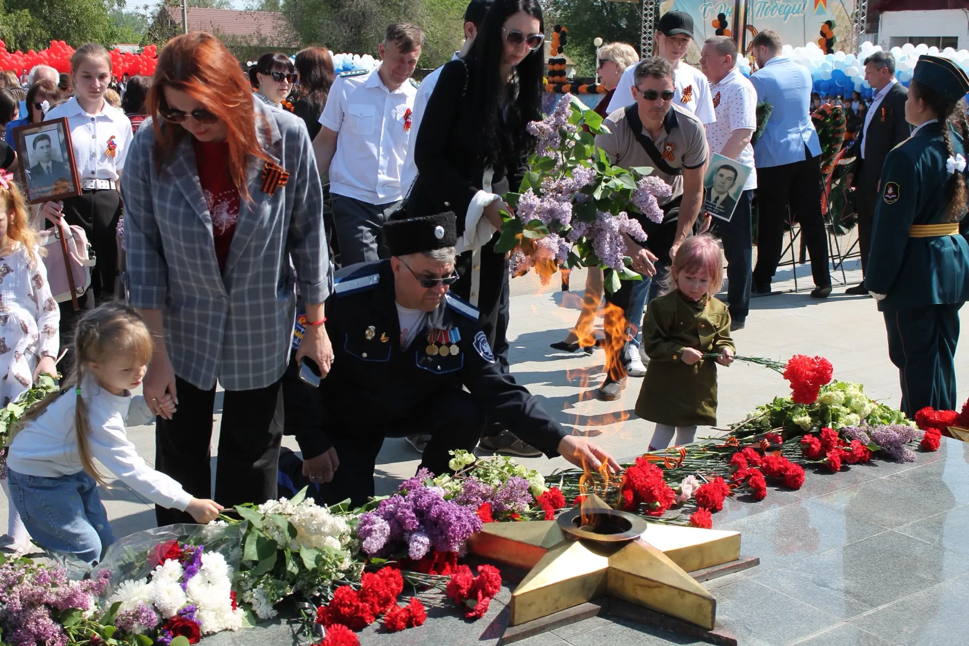 9 мая на центральной площади п. Лиман прошло торжественное мероприятие, посвященное Дню Победы в Вел