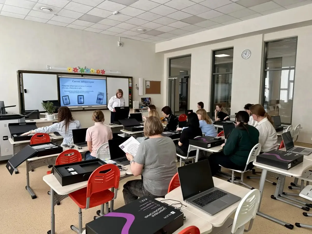 🧪Мастер-класс по работе с цифровой лабораторией для педагогов начальной школы.  Педагоги начальной ш