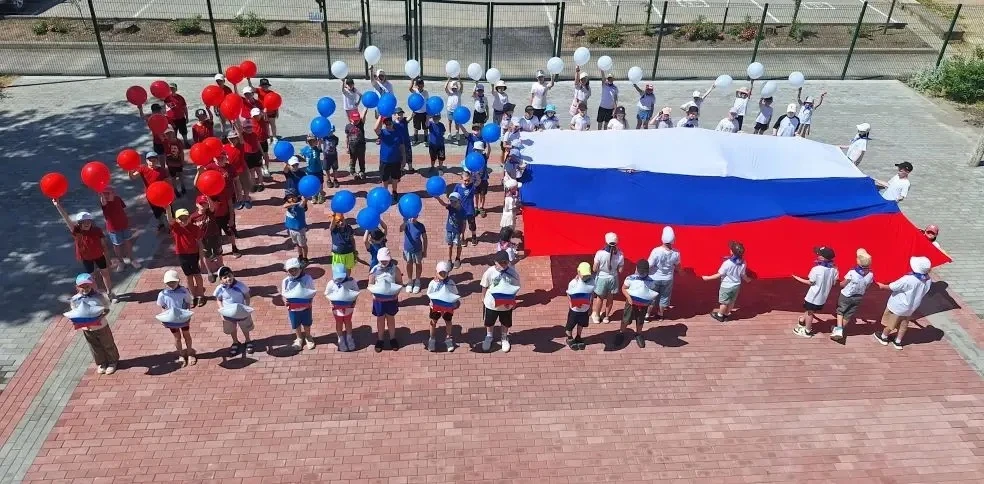 12 июня важный государственный праздник- День России. В нашем лагере «Весёлый улей» прошёл тематичес