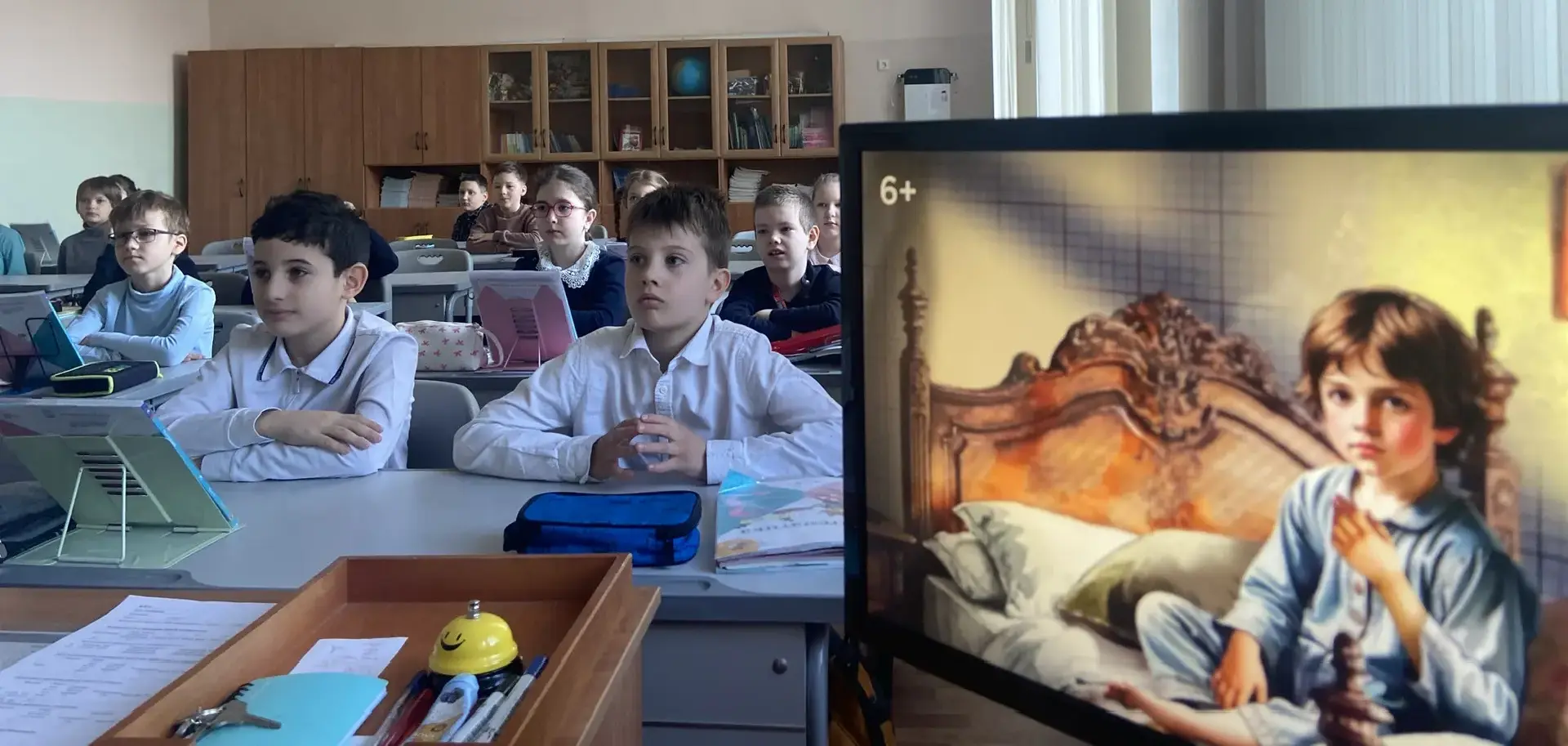 🚀 В нашей школе прошло занятие из цикла «Разговоры о важном» на тему «65 лет триумфа. Ко Дню космона