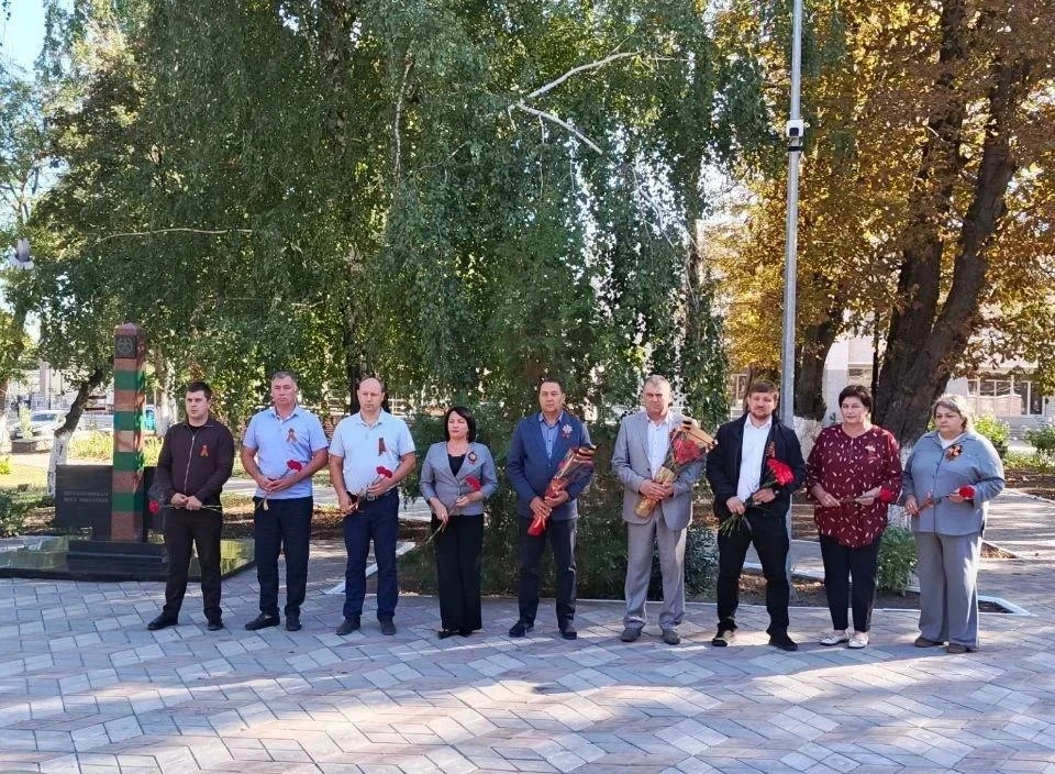 🕊️ В День освобождения Донбасса почтили память героев