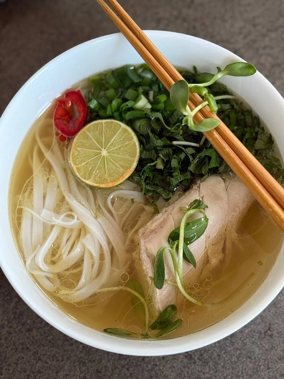 Phở Gà
Какая погода- такая и еда. 
Хотя , не буду вводить в заблуждение:
в моей семье этот суп жалую