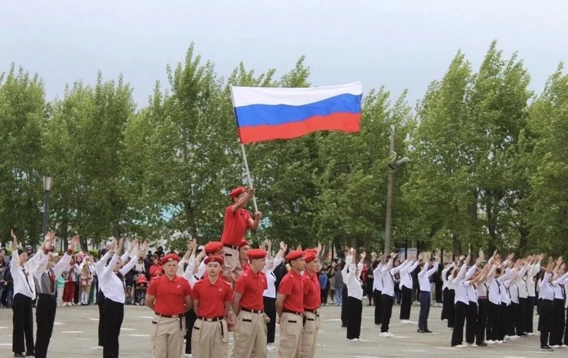 Готовьтесь к празднику: СЕГОДНЯ  отмечаем День Государственного флага РФ!