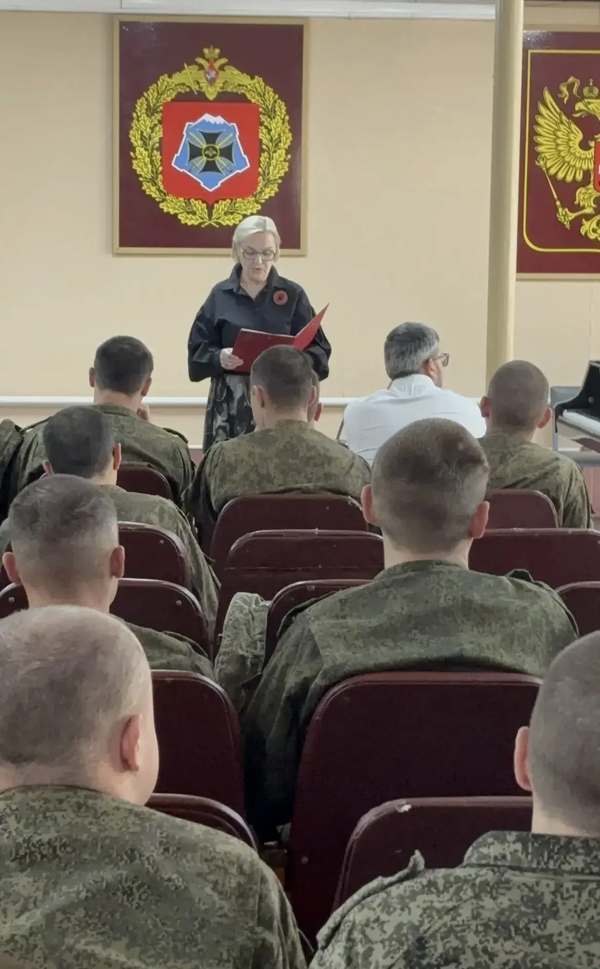 Коллектив педагогов и учащихся ДШИ № 3 г. Майкопа РА в очередной раз побывал в гостях у военнослужащ