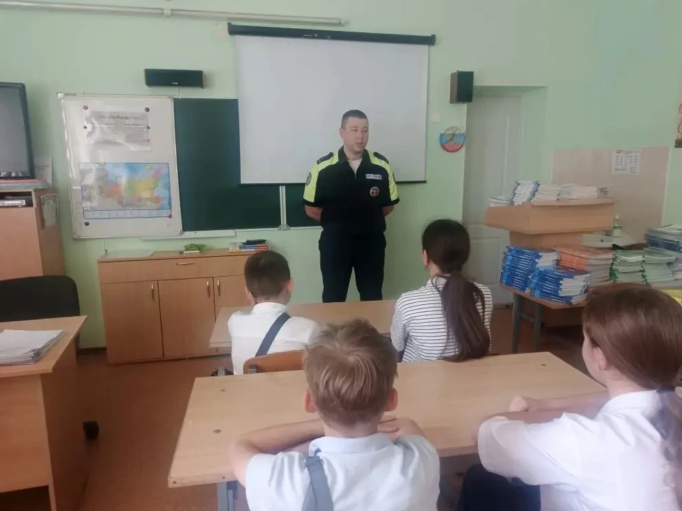 В рамках проведения информационно-пропагандистского мероприятия «Внимание – дети!» кома...