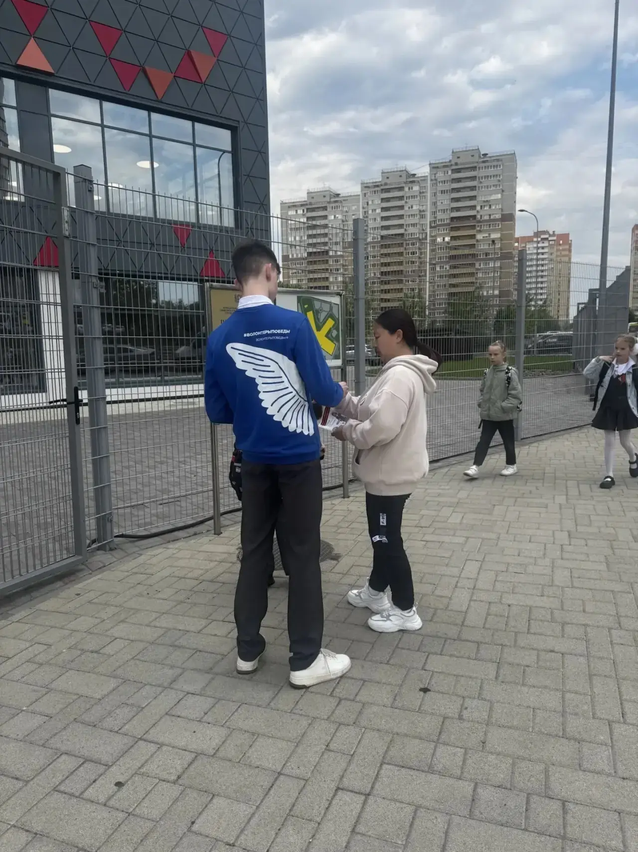 АКЦИЯ «ГЕОРГИЕВСКАЯ ЛЕНТА»  В нашей школе прошла патриотическая акция «Георгиевская ленточка», посвя