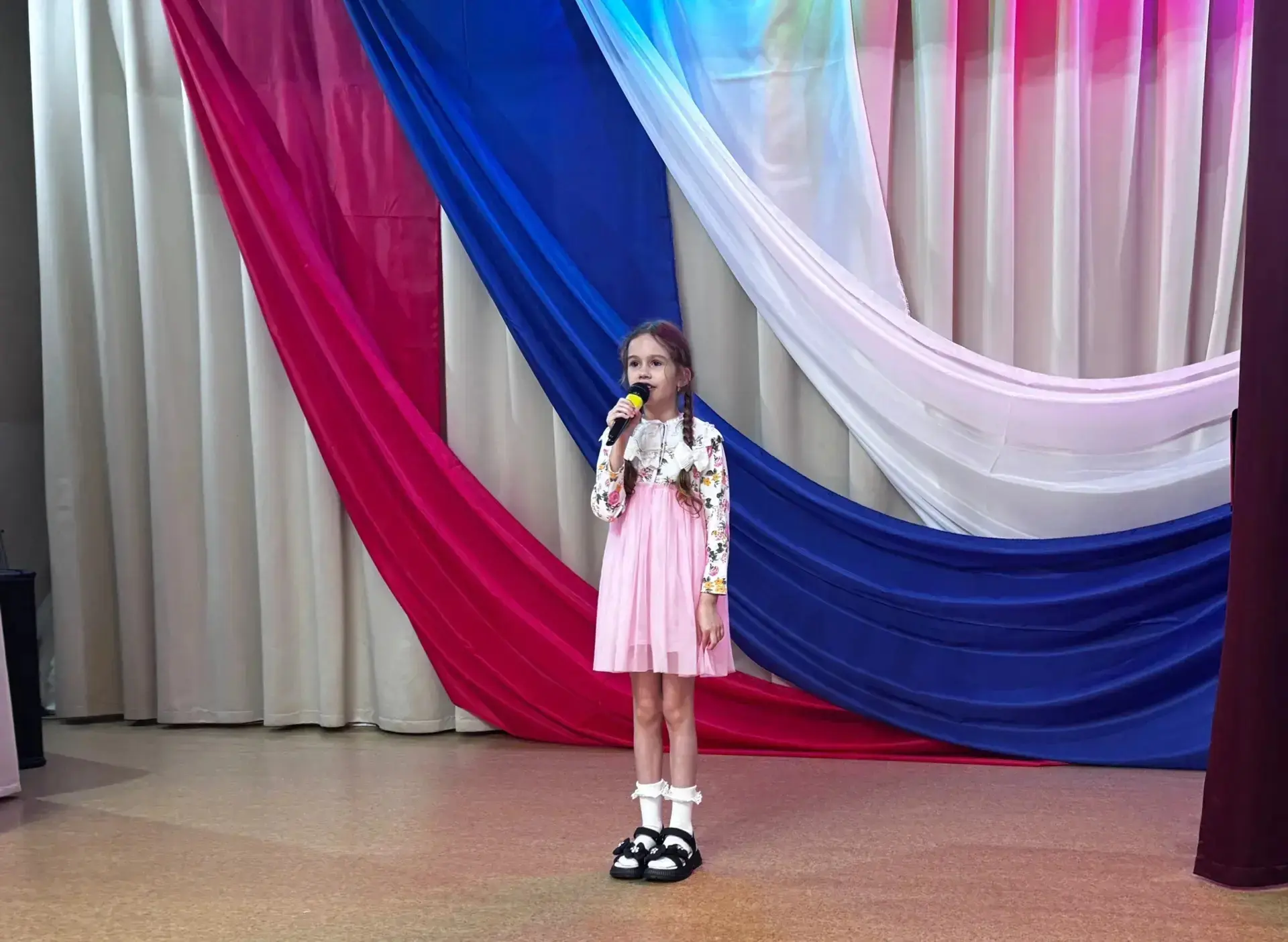 12 июня в «Истоке»: общий праздник, общие песни, одна душа! 🇷🇺🪆

Сцена в «Истоке» в День России п