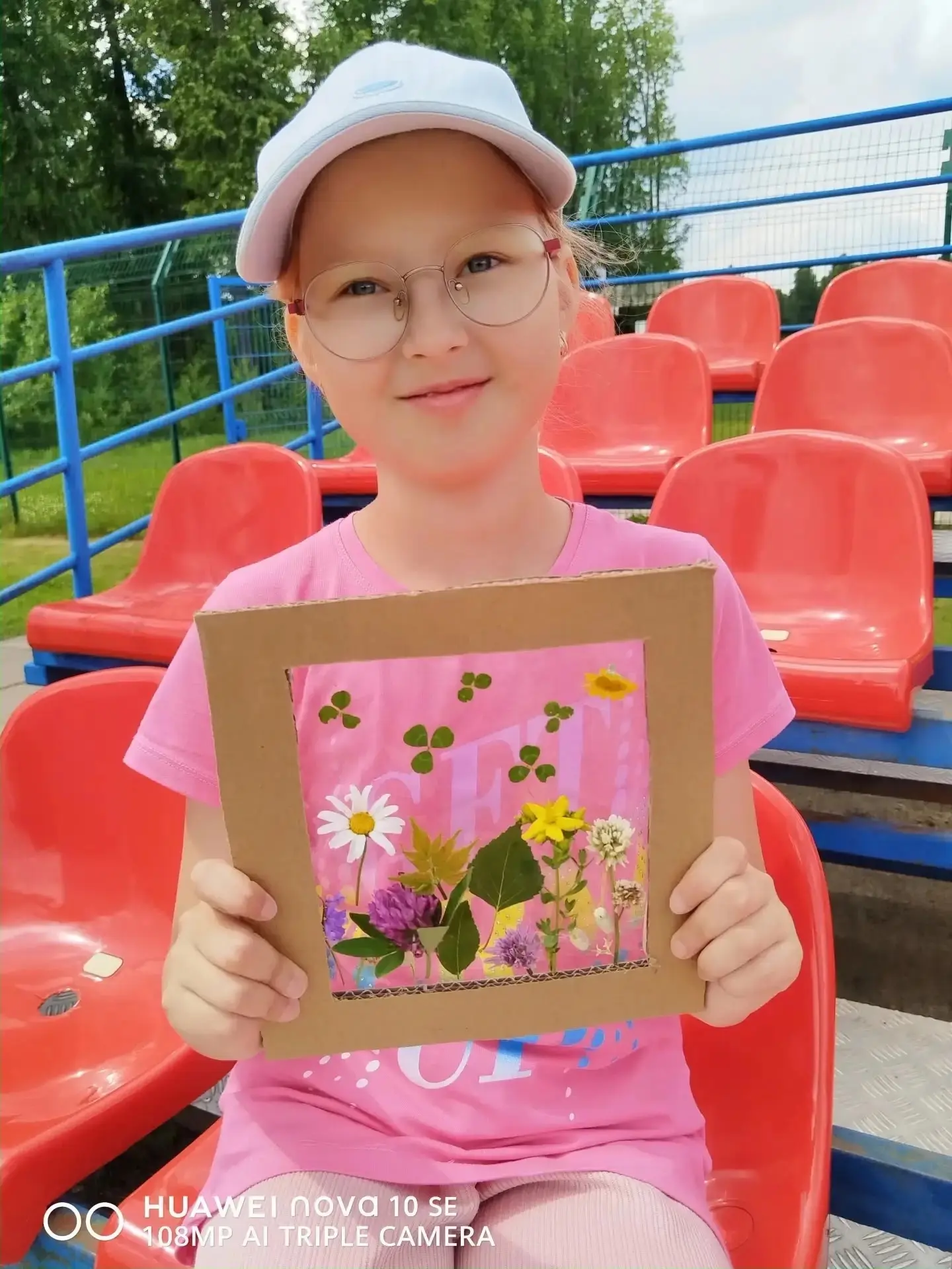 Лето, пойманное в ладонях: наши юные флористы 🌸☀️

🌸☀️ На днях в нашем лагере прошёл невероятно тё