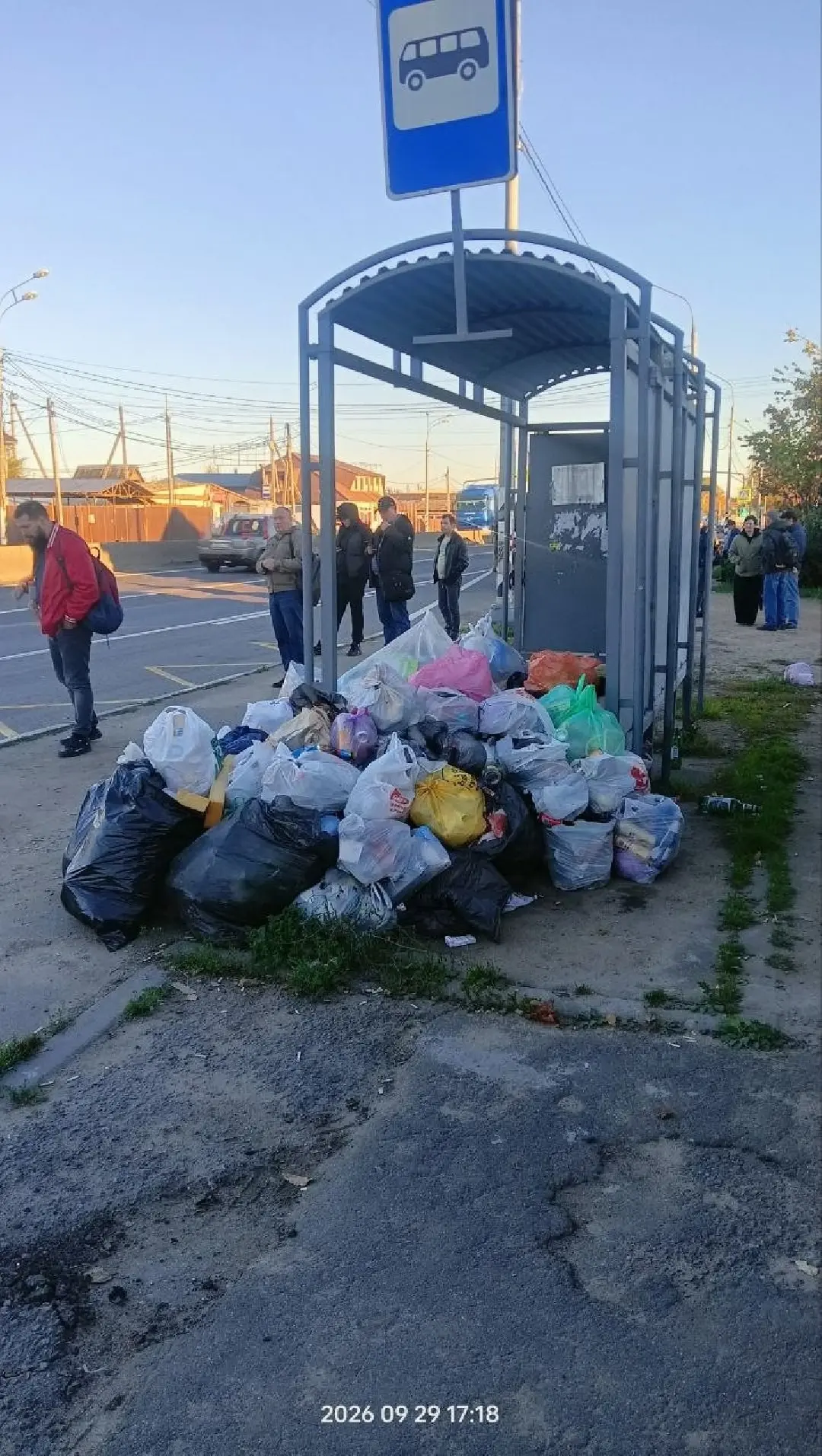 🗑️ Есипово. Остановка снова превращается в мусорный полигон.