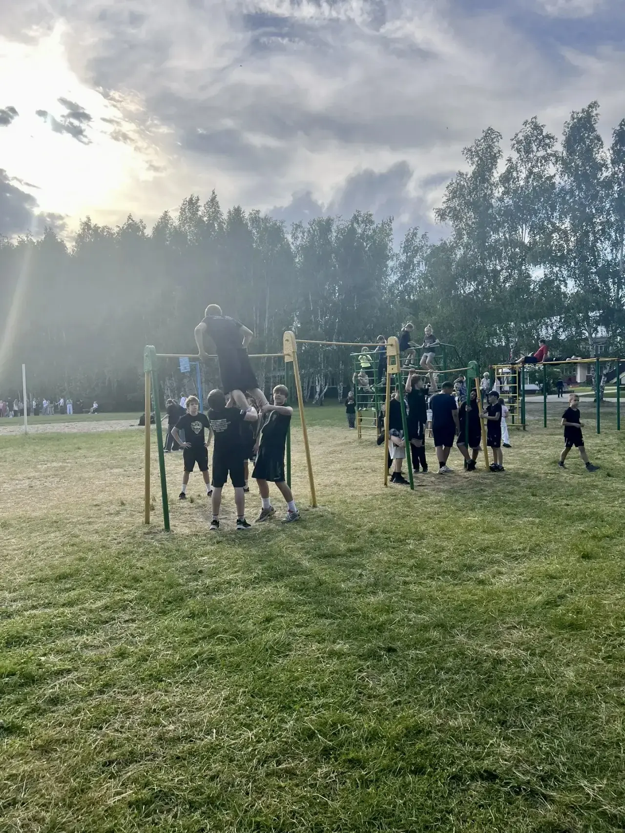 🤼 Только посмотрите на ребят отделения «Спортивной борьбы». Под руководством тренера Е...